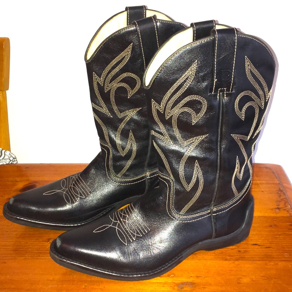 Kenneth Cole black leather flat cowboy boots 7.5